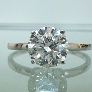 New 1.0 carat round brilliant cut lab grown diamond in 18k gold setting; size 6